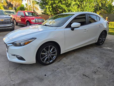 Used 2018 MAZDA MAZDA3 Touring image 4