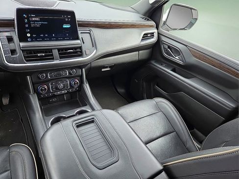 Used 2022 Chevrolet Suburban Premier image 15