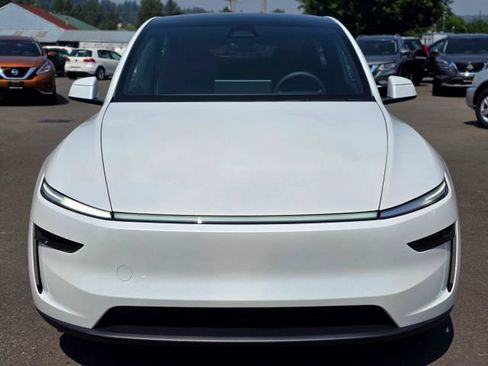 Used 2026 Tesla Model Y AWD image 3