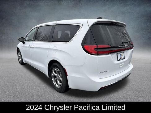 Used 2024 Chrysler Pacifica Limited FWD image 3