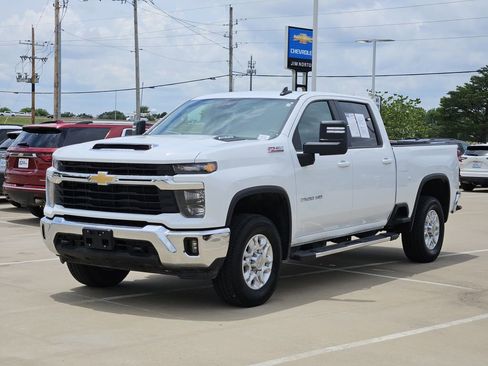 Used 2026 Chevrolet Silverado 2500 LT AWD/4WD image 4