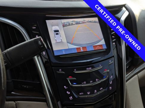 Used 2020 Cadillac Escalade Premium Luxury image 32