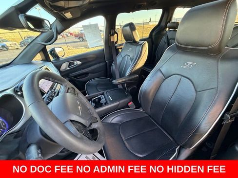 Used 2025 Chrysler Pacifica Limited FWD image 19