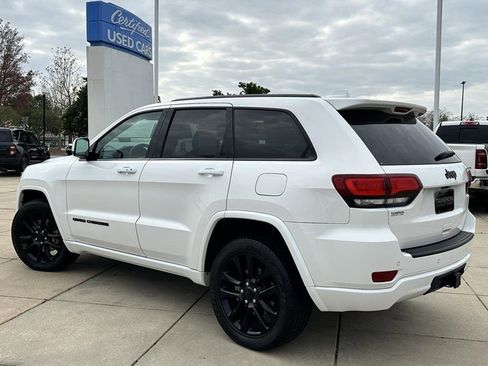 Used 2021 Jeep Grand Cherokee Laredo X image 4