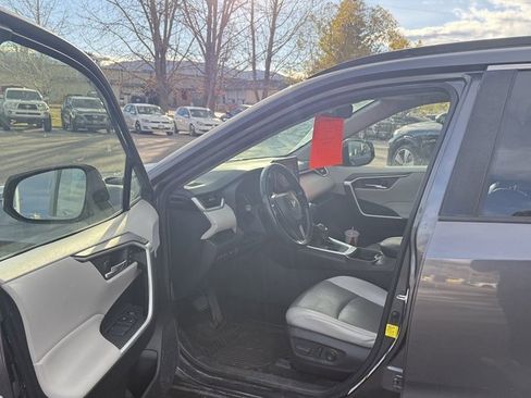 Used 2019 Toyota RAV4 XLE Premium image 2