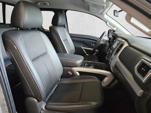 Used 2018 Nissan Titan PRO-4X AWD/4WD image 19