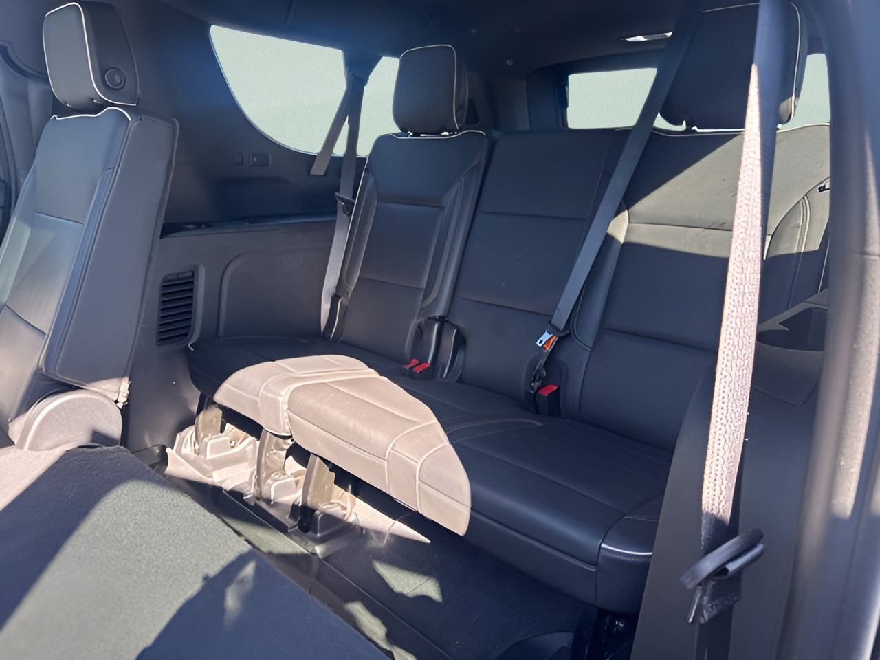 Used 2023 GMC Yukon XL SLT AWD/4WD image 18