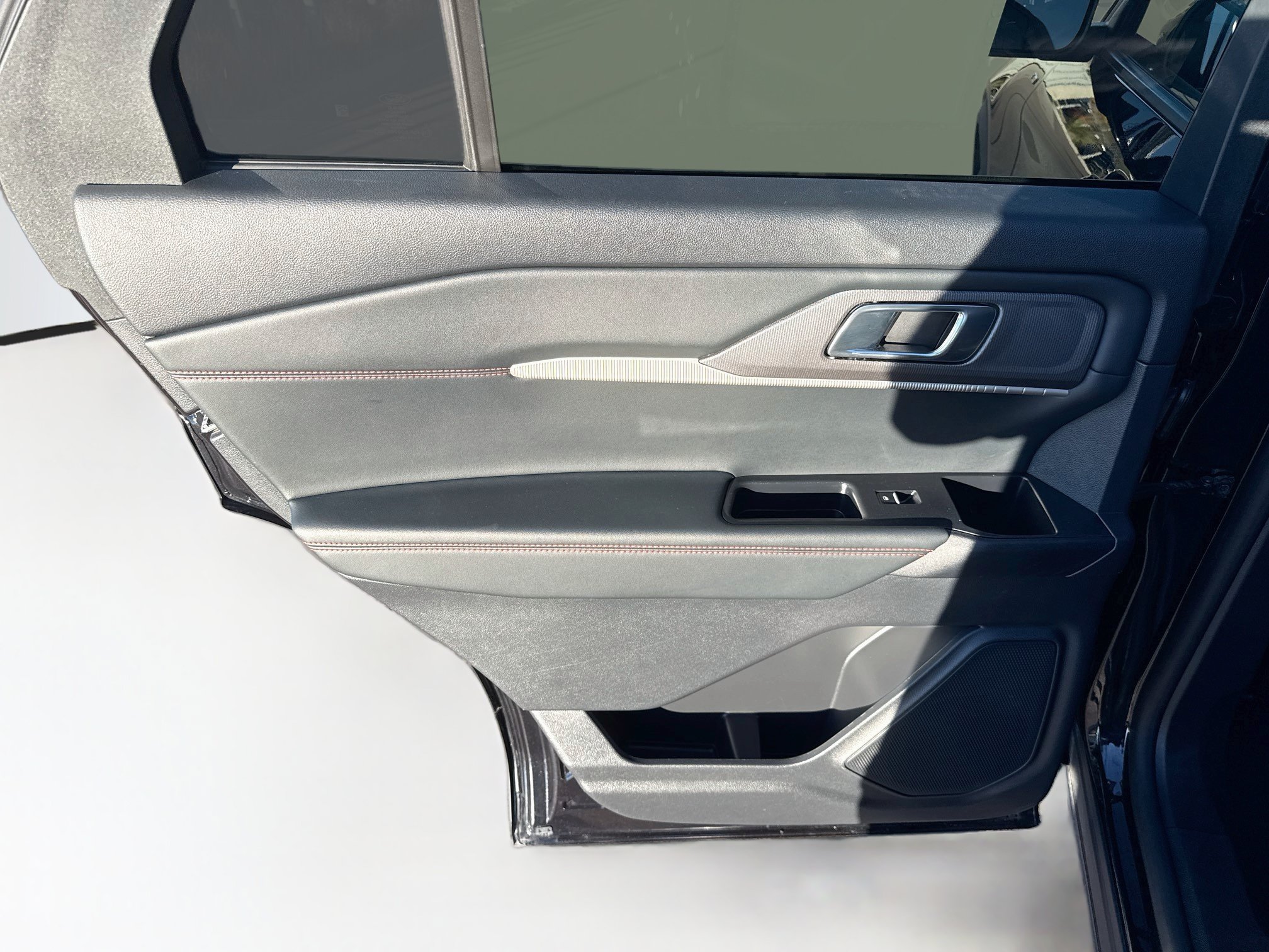 Used 2025 Ford Explorer ST-Line AWD/4WD image 27