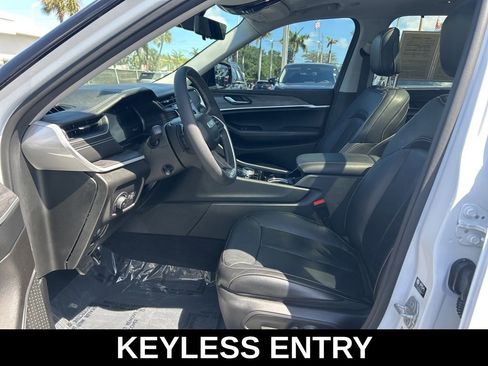 Used 2023 Jeep Grand Cherokee Limited w/ Luxury Tech Group II image 10