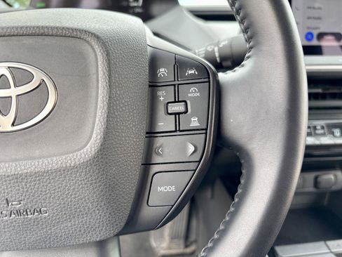 Used 2024 Toyota Prius LE image 28