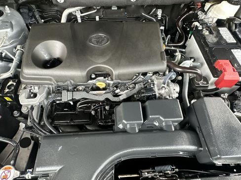 Used 2025 Toyota RAV4 XLE FWD image 12