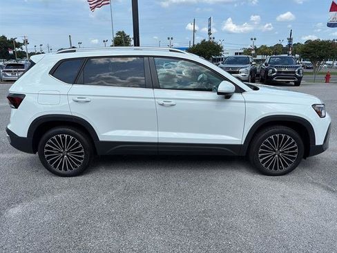 New 2025 Volkswagen Taos SE image 6