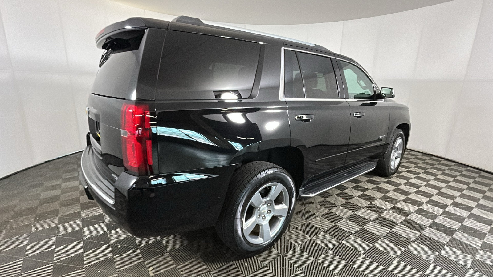 Used 2020 Chevrolet Tahoe Premier AWD/4WD image 3