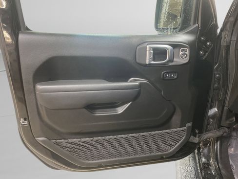 Used 2025 Jeep Wrangler Unlimited Sport AWD/4WD image 13