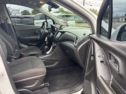 Used 2017 Chevrolet Trax LS FWD image 7