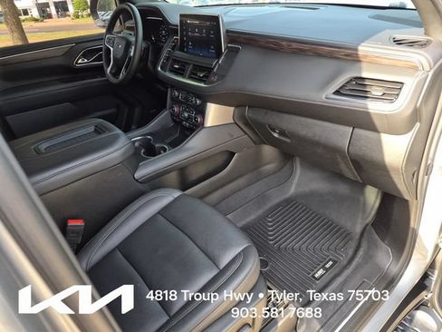 Used 2023 Chevrolet Suburban Z71 w/ Luxury Package AWD/4WD image 13