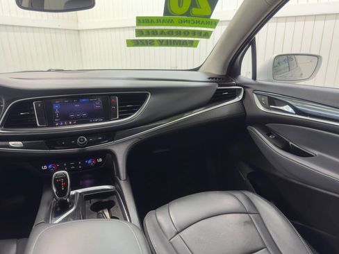 Used 2020 Buick Enclave Essence image 17