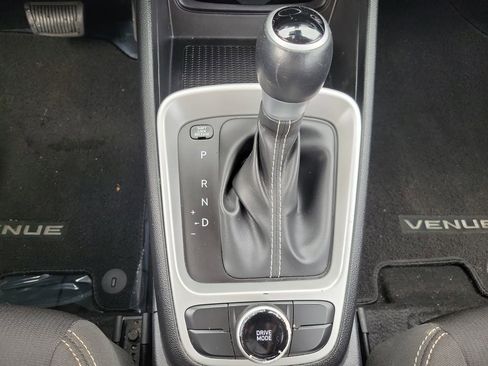 Used 2024 Hyundai Venue SEL FWD image 24