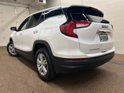Used 2024 GMC Terrain SLE image 4