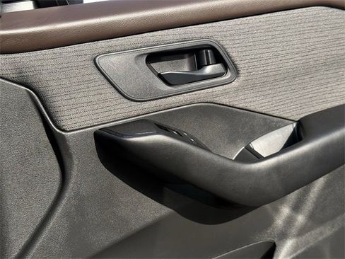 Used 2023 Nissan Rogue S image 26