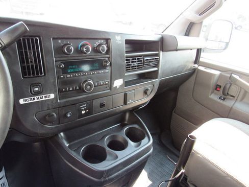 Used 2016 Chevrolet Express 2500 RWD image 35