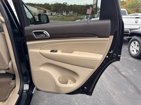 Used 2018 Jeep Grand Cherokee Overland AWD/4WD image 22
