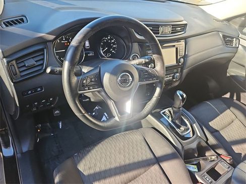 Used 2019 Nissan Rogue SV image 10