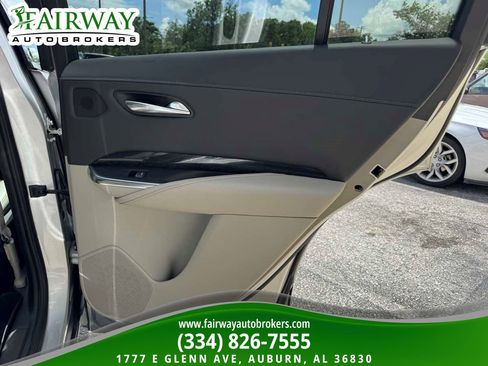 Used 2020 Cadillac XT4 Premium Luxury FWD image 32