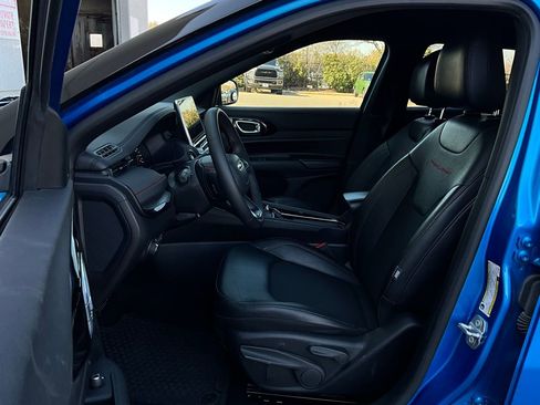 Used 2025 Jeep Compass Trailhawk image 9