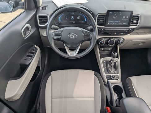 Used 2025 Hyundai Venue SEL FWD image 17
