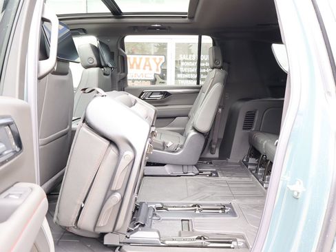 New 2026 Chevrolet Suburban RST w/ RST Capability Package AWD/4WD image 30