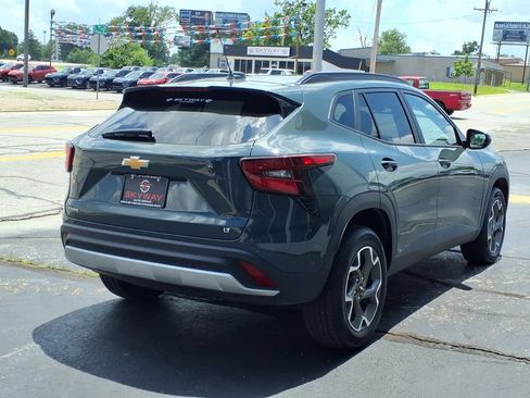 Used 2026 Chevrolet Trax LT FWD image 4