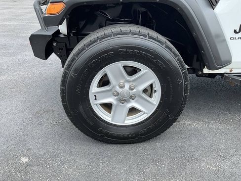 Used 2020 Jeep Gladiator Sport w/ Quick Order Package 23S AWD/4WD image 17