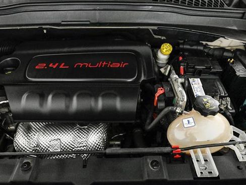 Used 2015 Jeep Renegade Latitude image 24