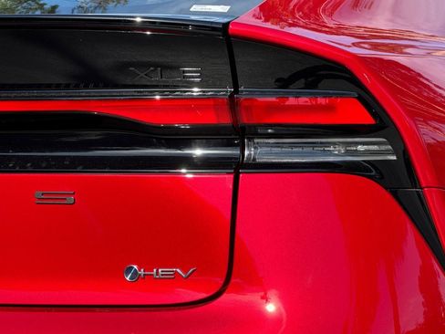 New 2027 Toyota Prius XLE FWD image 32