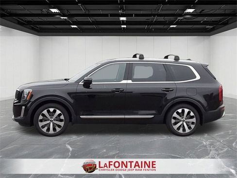 Used 2021 Kia Telluride EX w/ EX Premium Package image 2