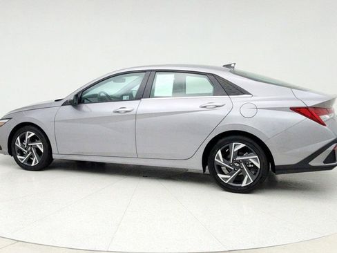 Used 2025 Hyundai Elantra Limited image 7