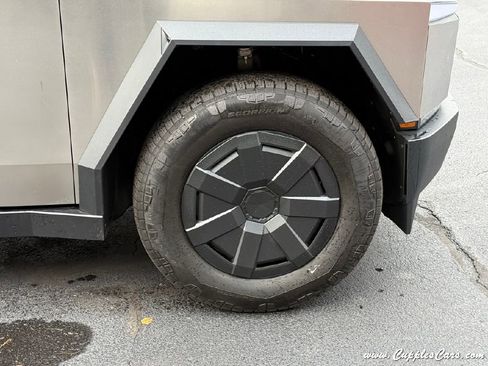 Used 2025 Tesla Cybertruck AWD Crew Cab image 44