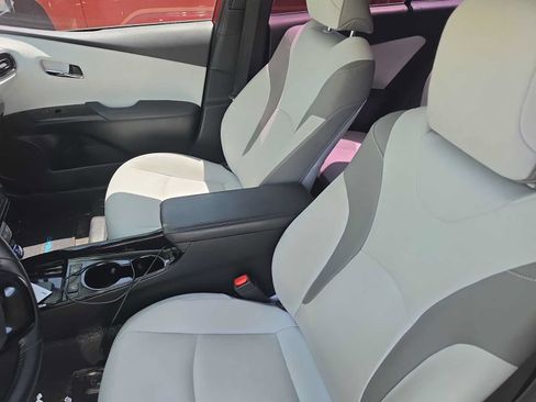 Used 2021 Toyota Prius Prime XLE FWD image 7