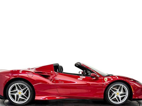 Used 2023 Ferrari F8 Tributo RWD image 2