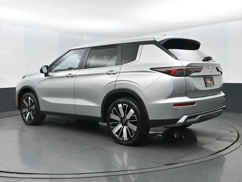 Used 2025 Mitsubishi Outlander SE AWD/4WD image 9