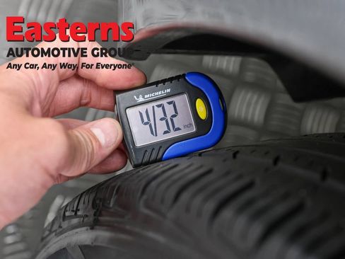 Used 2024 Nissan Versa SV FWD image 28