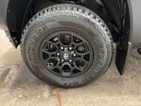 Used 2019 Toyota Tacoma SR w/ SX Package image 12