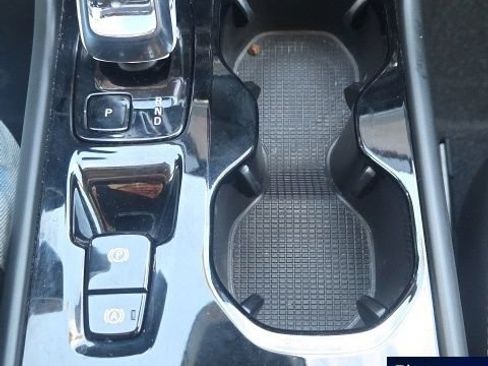 Used 2023 Volvo XC40 B5 Plus AWD/4WD image 35