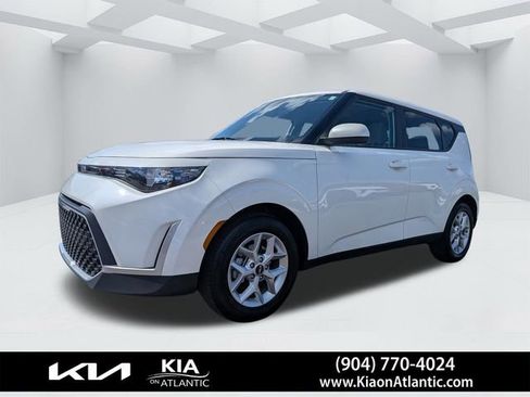 Used 2025 Kia Soul LX w/ LX Technology Package FWD image 7