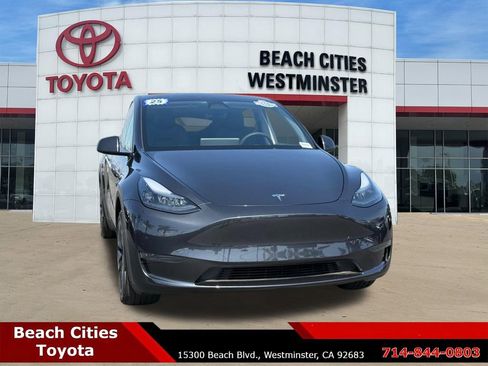 Used 2025 Tesla Model Y Long Range RWD image 3