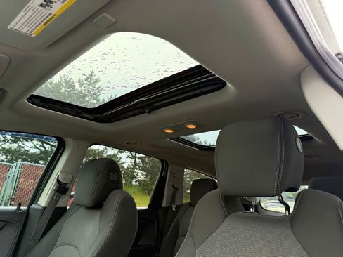 Used 2016 Chevrolet Traverse LT FWD image 5