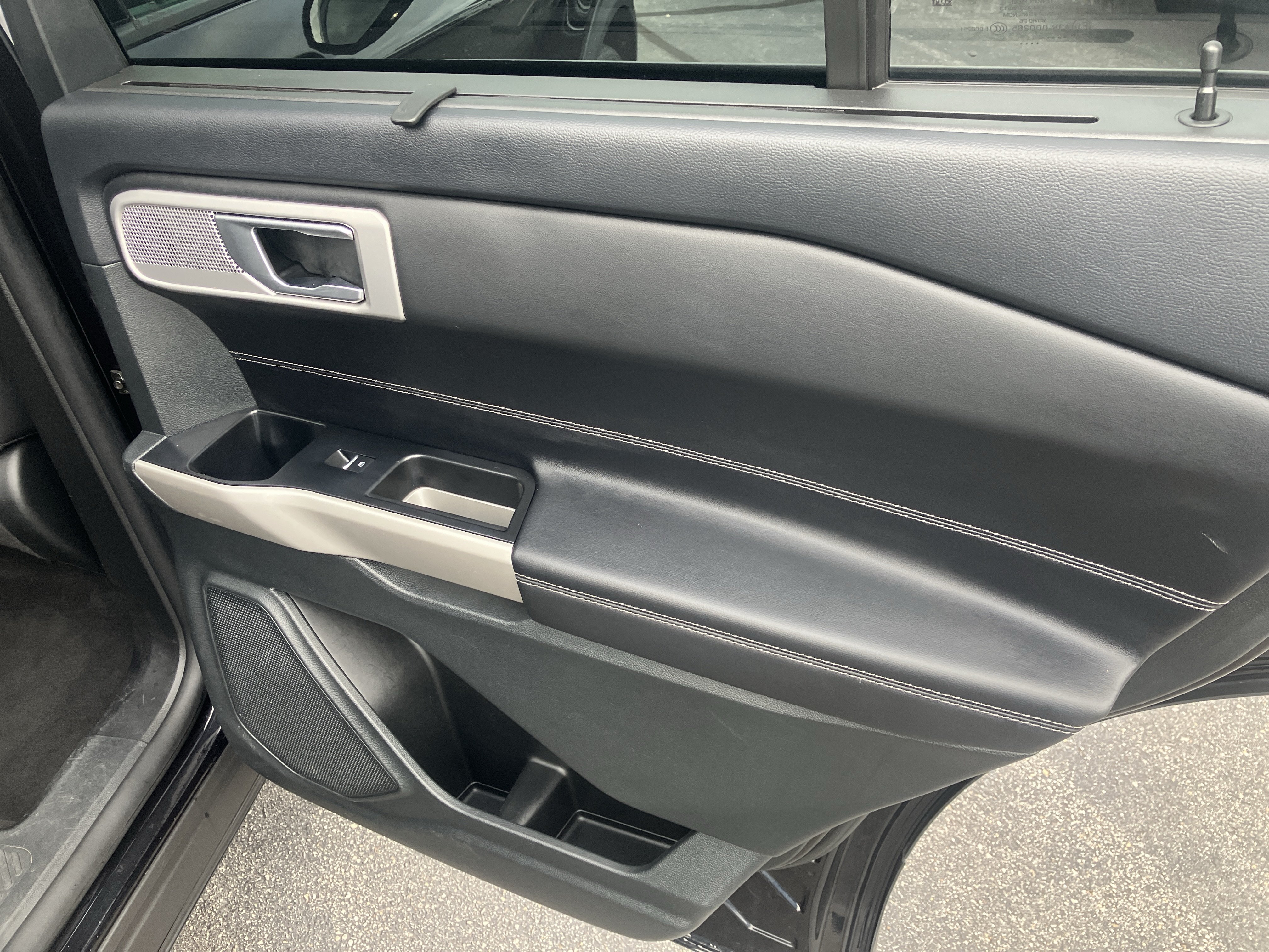 Certified 2023 Ford Explorer Limited AWD/4WD image 11