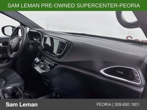 Used 2025 Chrysler Pacifica Select FWD image 28