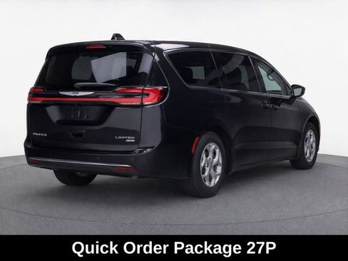 Used 2024 Chrysler Pacifica Limited AWD/4WD image 3